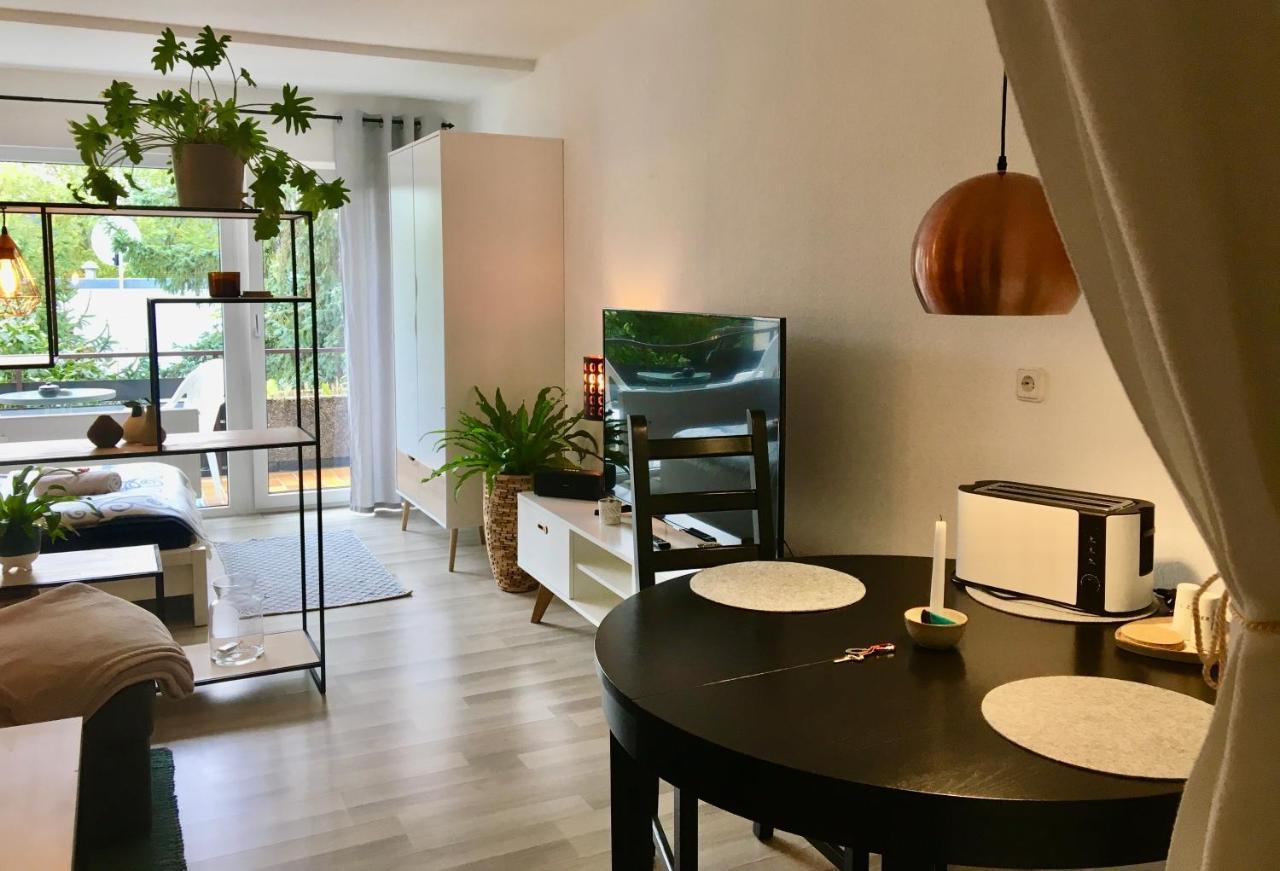 'Das Kleine Feine' - Ruhige, Helle Ferienwohnung Mit Parkplatz Und Balkon Pforzheim Exterior photo