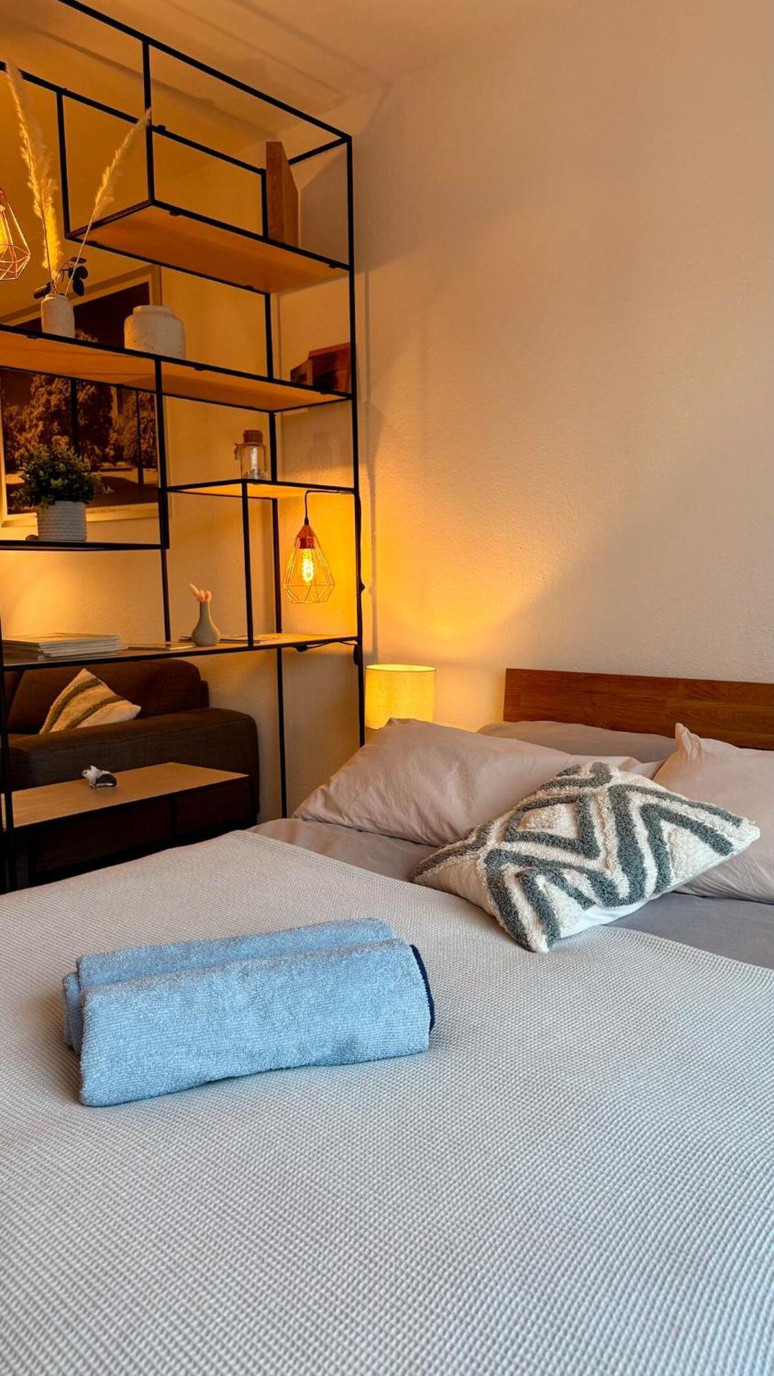 'Das Kleine Feine' - Ruhige, Helle Ferienwohnung Mit Parkplatz Und Balkon Pforzheim Exterior photo